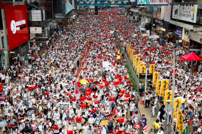 dan hong kong bieu tinh lon nhat trong 15 nam