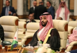 iran ban ha may bay my khi vu tau cho dau dang boc hoa