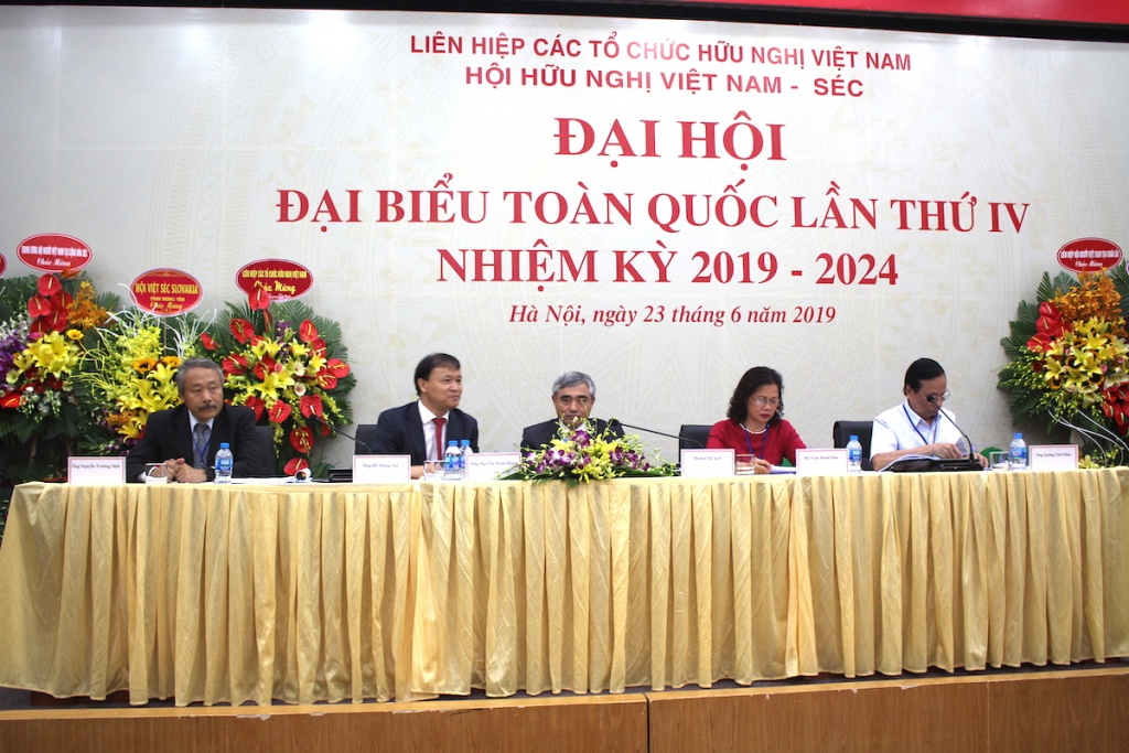 thu truong bo cong thuong do thang hai la chu tich hoi huu nghi viet nam sec khoa iv