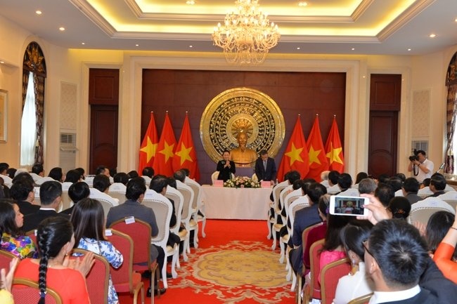 chu tich quoc hoi danh gia cao viec thanh lap cac hoi doan nguoi viet nam tai trung quoc