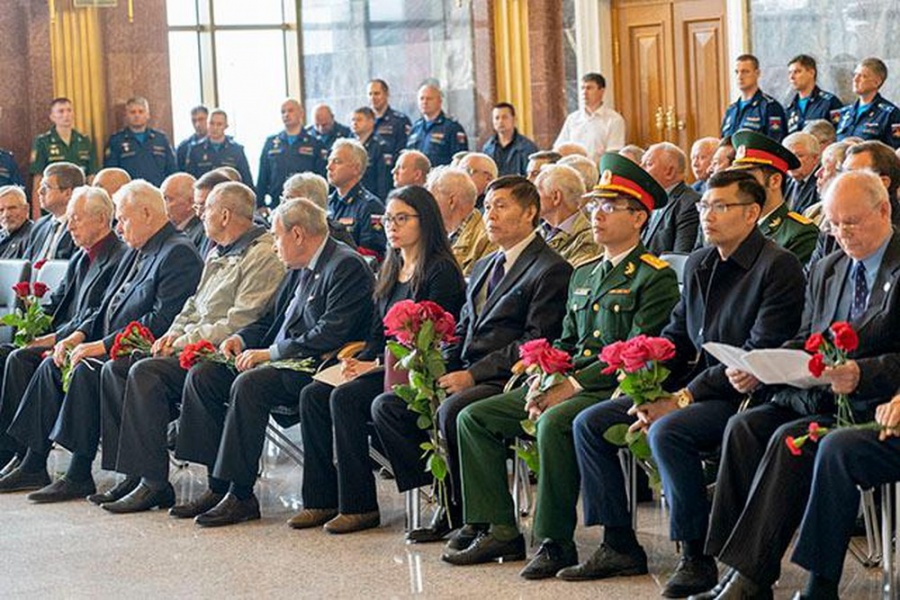 tien biet hai nguoi ban lon thuong tuong anatoly va nha viet nam hoc glazunov