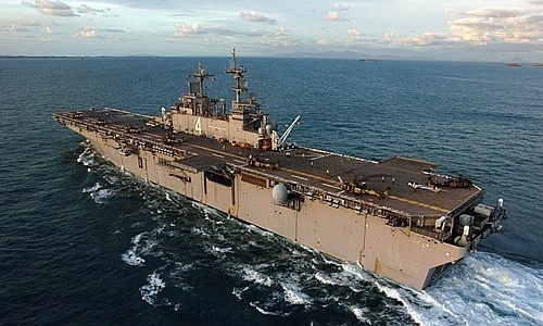 iran tau chien uss boxer ban ha may bay my