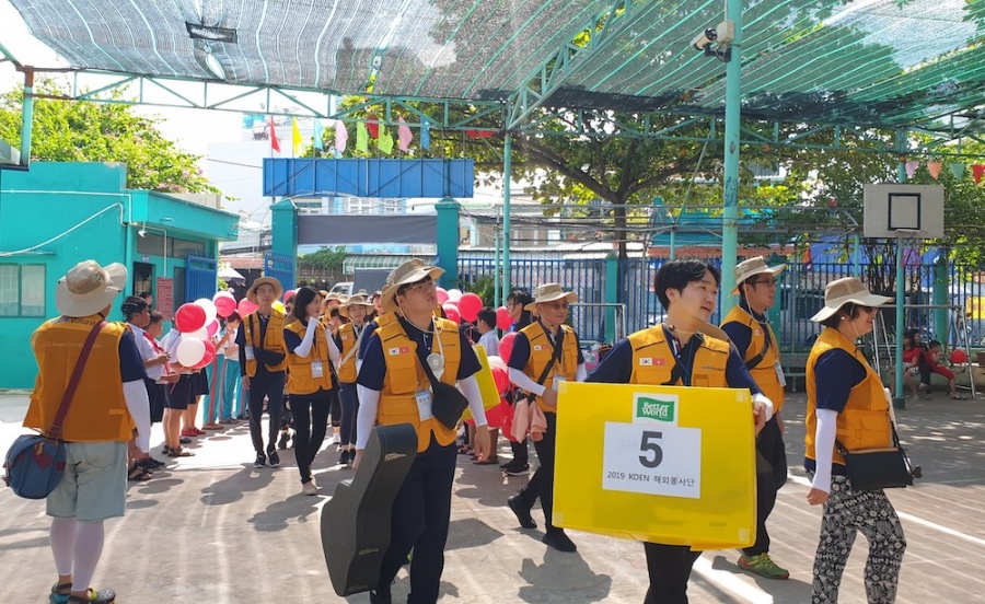 35 ti nh nguye n vien han quoc giup cai tao truong hoc tai tp ho chi minh