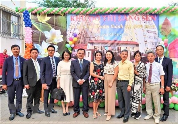 dai su quan thong tin tinh hinh bien dong voi ba con nguoi viet tai odessa