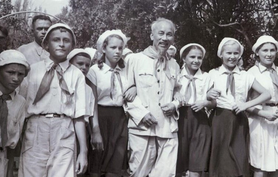 Tư tưởng Hồ Chí Minh về công tác đối ngoại nhân dân tu tuong ho chi minh ve cong tac doi ngoai nhan dan