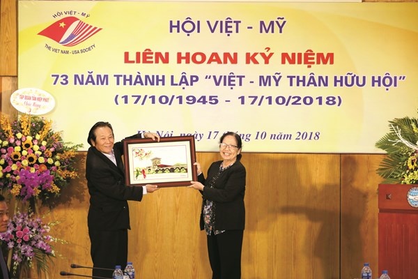 Huyết lệ và khát vọng huyet le va khat vong