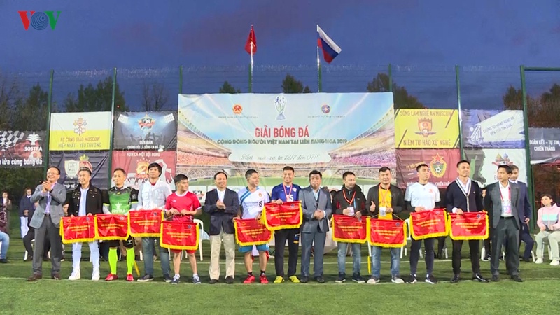 be mac ngay hoi bong da cua nguoi viet tai lien bang nga