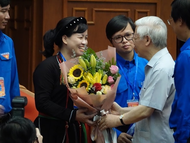 50 nam thuc hien di chuc bac ho dang vien tre can vua co duc vua co tai