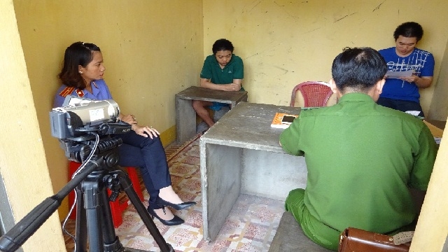 thuc hien ghi am ghi hinh viec hoi cung bi can tu 112020