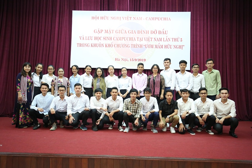 gia dinh viet do dau luu hoc sinh campuchia uom mam huu nghi can duoc lan toa sau rong hon