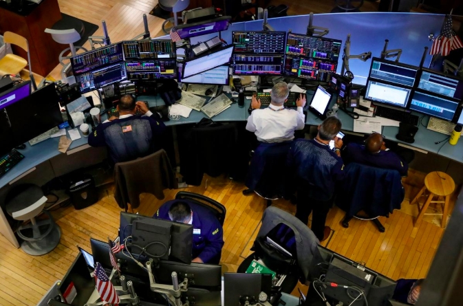 tong thong trump can nhac huy niem yet chung khoan voi cong ty trung quoc