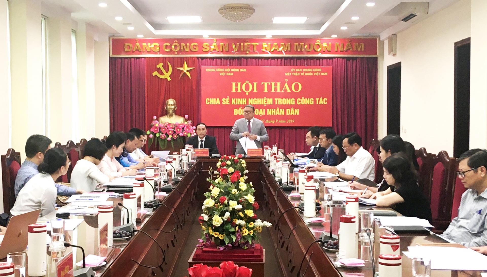 Tăng cường phối hợp giữa tổ chức Chính trị-xã hội và tổ chức nhân dân trong đối ngoại nhân dân tang cuong phoi hop giua to chuc chinh tri xa hoi va to chuc nhan dan trong doi ngoai nhan dan