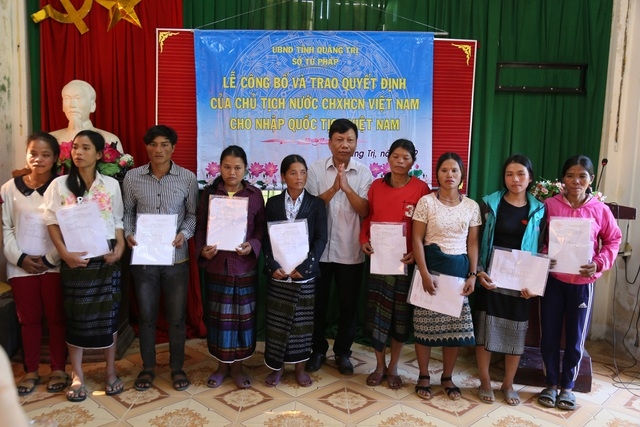 nhap quoc tich cho 350 nguoi lao sinh song tai quang tri