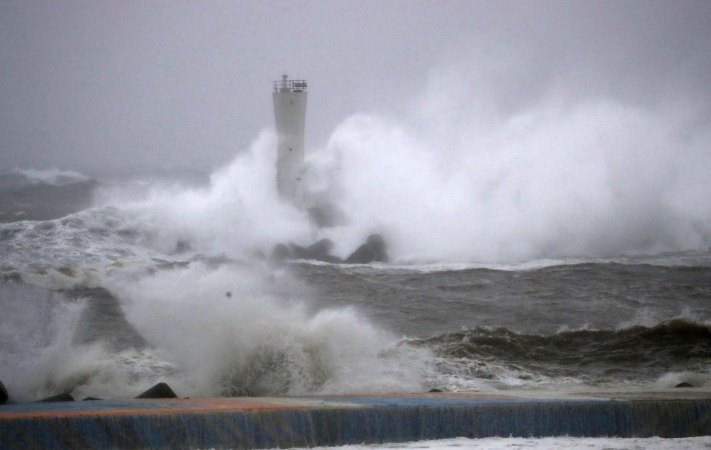 9 nguoi mat tich tren tau cho hang bi dam do bao hagibis co 2 nguoi viet nam