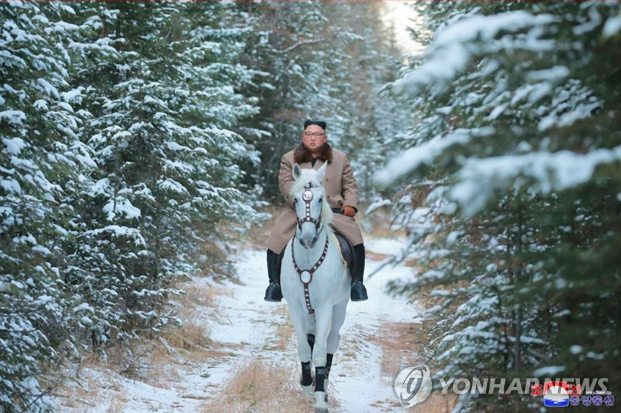 ong kim jong un bat ngo cuoi bach ma len nui thieng sap co quyet dinh moi