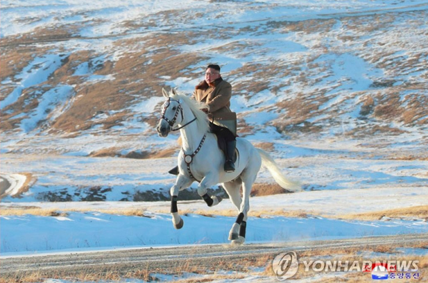 ong kim jong un bat ngo cuoi bach ma len nui thieng sap co quyet dinh moi