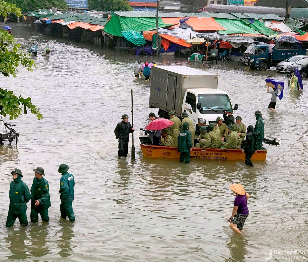 thanh pho vinh ngap lut kinh hoang nhieu noi chim trong bien nuoc