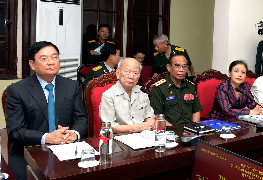 toa dam 70 nam ngay truyen thong quan tinh nguyen va chuyen gia viet nam tai lao