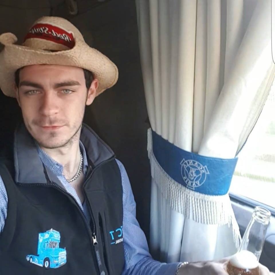 vu 39 thi the duoc phat hien trong xe tai tat ca nan nhan la nguoi trung quoc