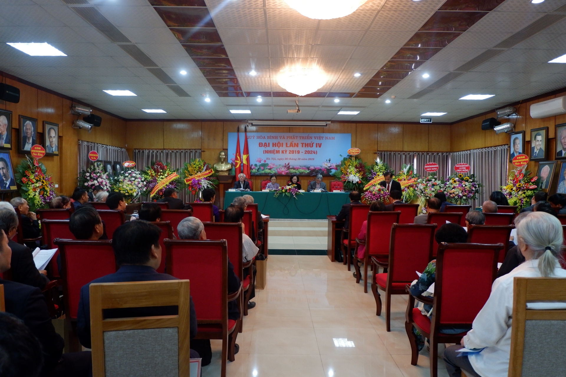 nguyen bo truong bo tu phap ha hung cuong duoc bau lam chu tich quy hoa binh va phat trien viet nam