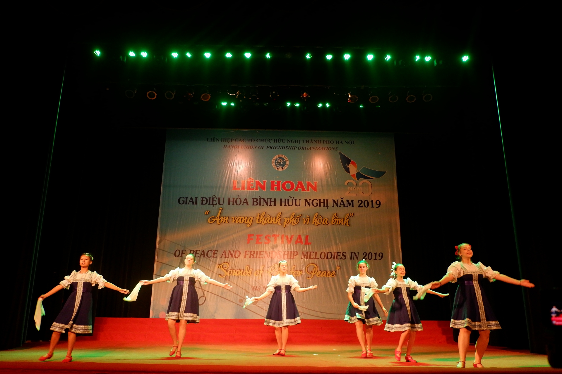 giai dieu hoa binh ngan vang tai thanh pho vi hoa binh
