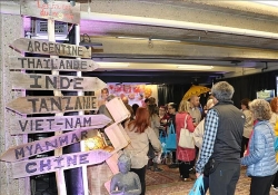 nhung du khach quoc te xong dat viet nam