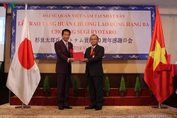 dai su dac biet viet nhat sugi ryotaro 30 nam cong hien vi quan he hai nuoc