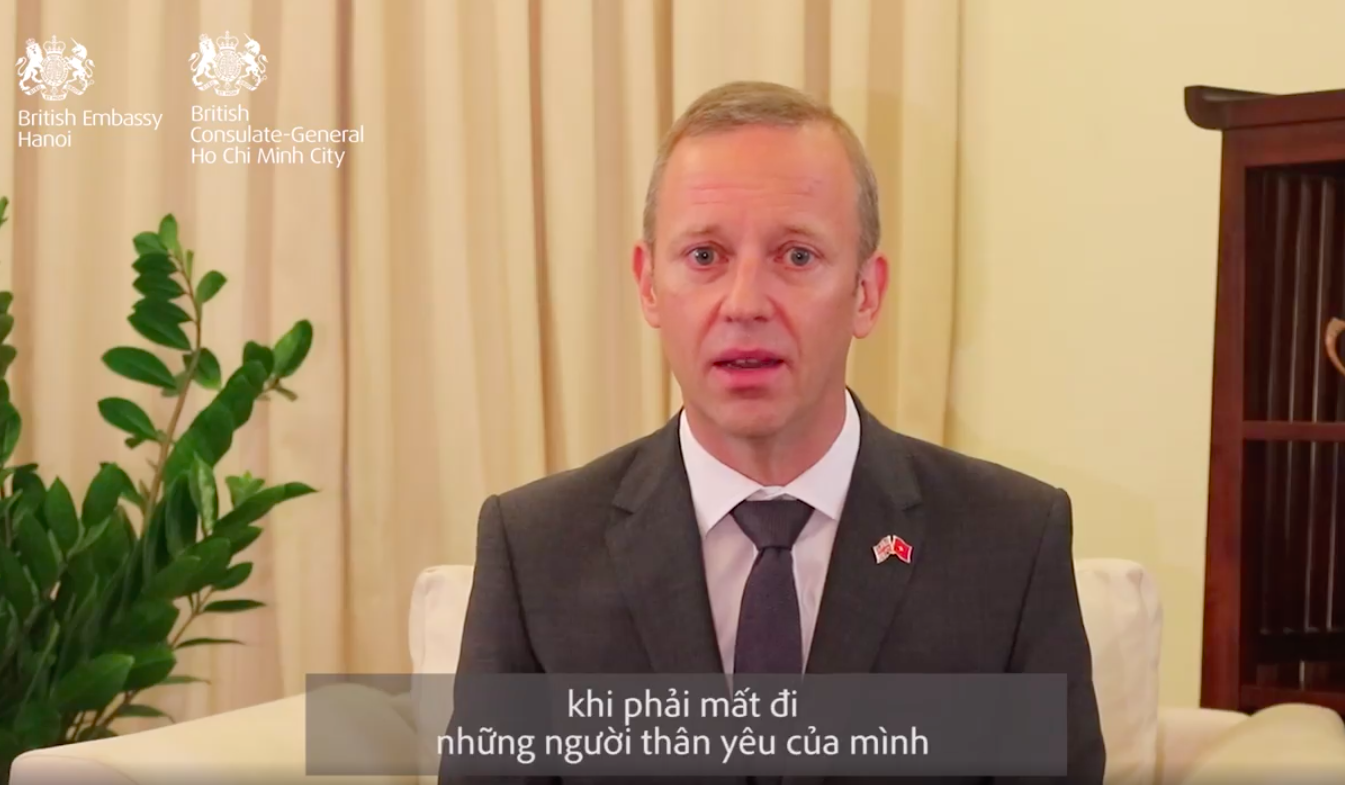 dai su anh tai viet nam gui loi chia buon toi gia dinh nan nhan trong tham kich tai essex