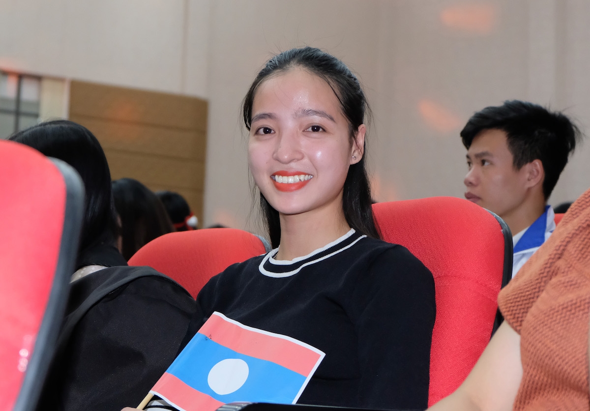 nhung bong hoa champa trong cuoc thi hung bien tieng viet cho luu hoc sinh lao