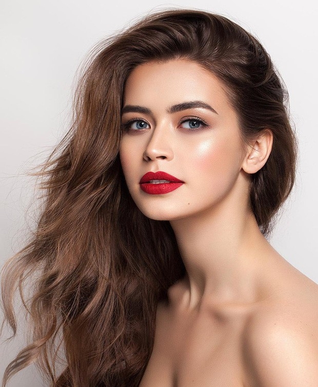 chan dung hoa hau tro thanh nu nghi si tre nhat belarus