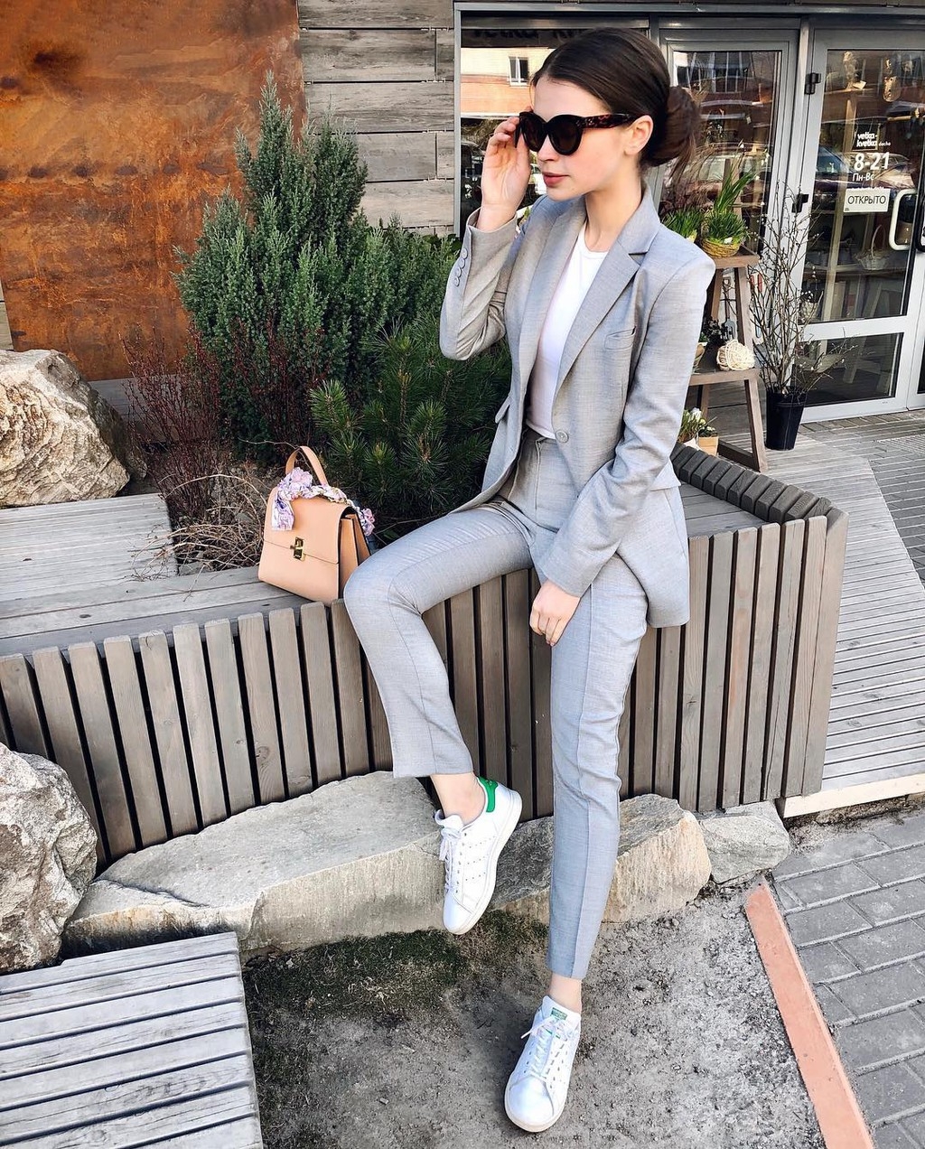 chan dung hoa hau tro thanh nu nghi si tre nhat belarus