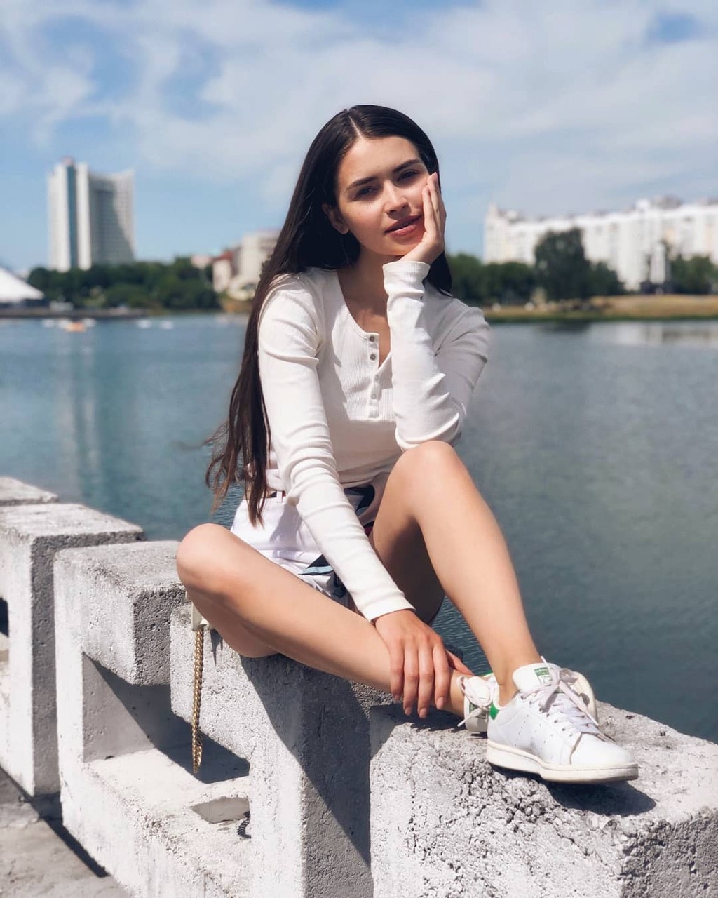 chan dung hoa hau tro thanh nu nghi si tre nhat belarus