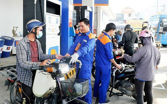 xang tang gia lan thu 2 lien tiep trong thang 11