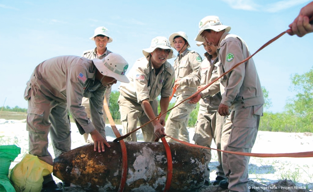 Để tiếng lòng dập tiếng bom de tieng long dap tieng bom