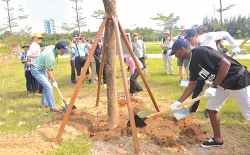 Không chỉ chung nhau lời nói