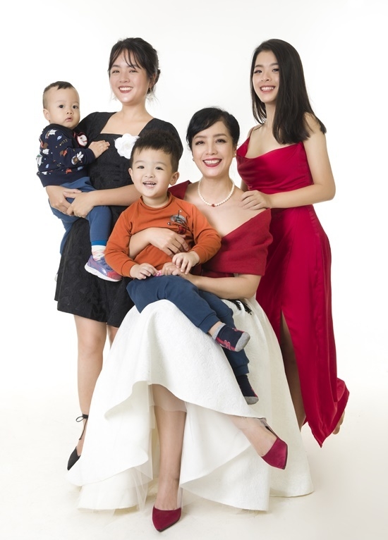 tin giai tri sao viet hom nay 162 ky duyen hanh phuc ben minh trieu hoa minzy tiet lo thu nhap khung