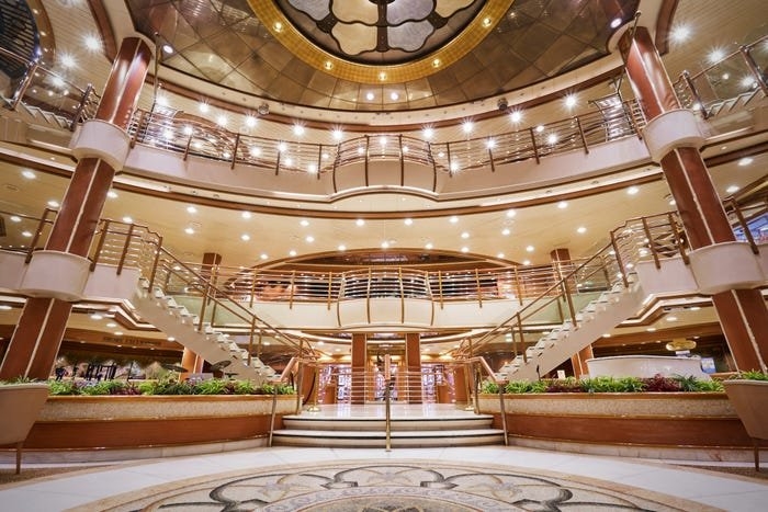 Cuộc sống bên trong du thuyền Diamond Princess - 'ổ dịch' nổi với 355 ca nhiễm Covid-19 cuoc song ben trong du thuyen diamond princess o dich noi voi 355 ca nhiem covid 19