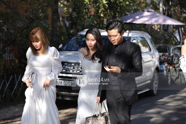 tiec cuoi ngoai troi cua toc tien hoang touliver