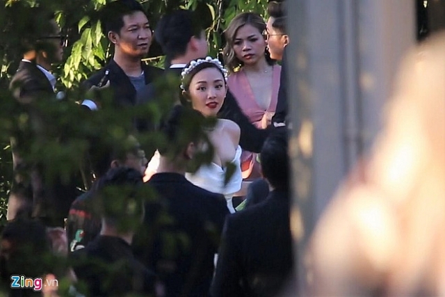 tiec cuoi ngoai troi cua toc tien hoang touliver