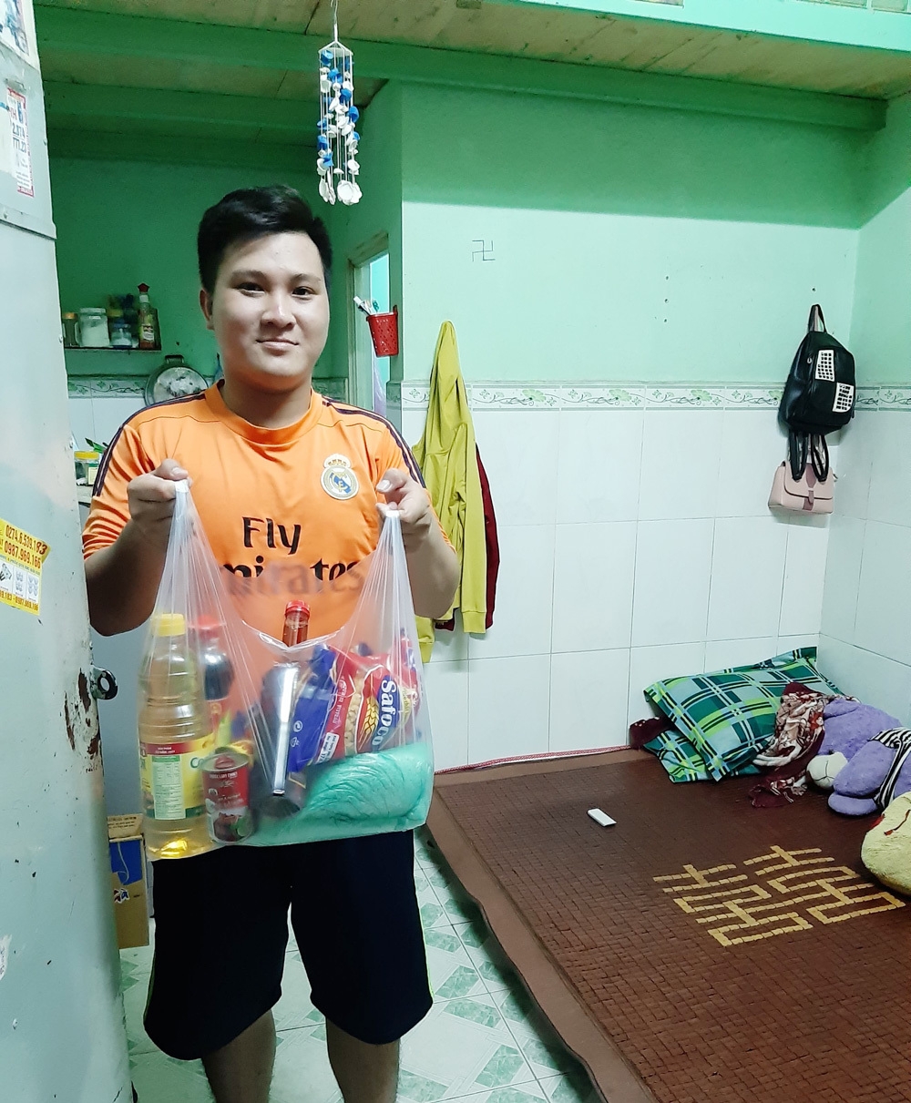 chung tay vuot covid 19 chu nha tro tang qua giam tien thue cho cong nhan