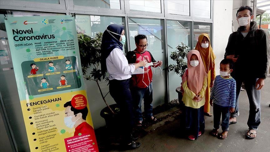 indonesia be gai 11 tuoi tu vong do cung luc nhiem virus corona va sot xuat huyet