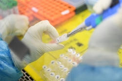 Dịch Covid-19: Trung Quốc phê duyệt thử nghiệm lâm sàng vaccine trên người