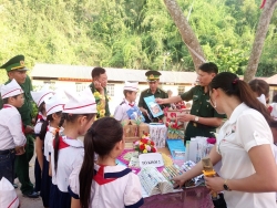 Gian nan đưa con chữ lên biên cương