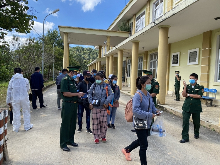 Điện Biên: Đón 75 lưu học sinh Lào sang học tập