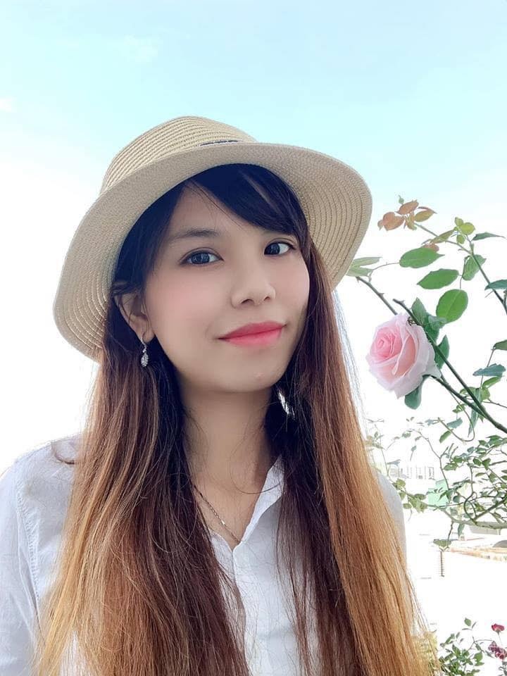 Ban công thiếu nắng vẫn rực rỡ hương sắc hoa hồng của cô nàng 8X ở Sài Gòn ban cong thieu nang van ruc ro huong sac hoa hong cua co nang 8x o sai gon