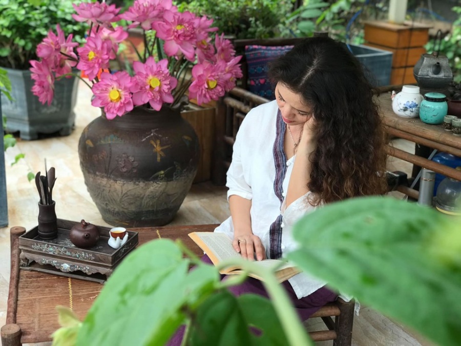 Người phụ nữ "nặng lòng" nâng niu mang cả hương sen Hà Nội vào tổ ấm Người phụ nữ