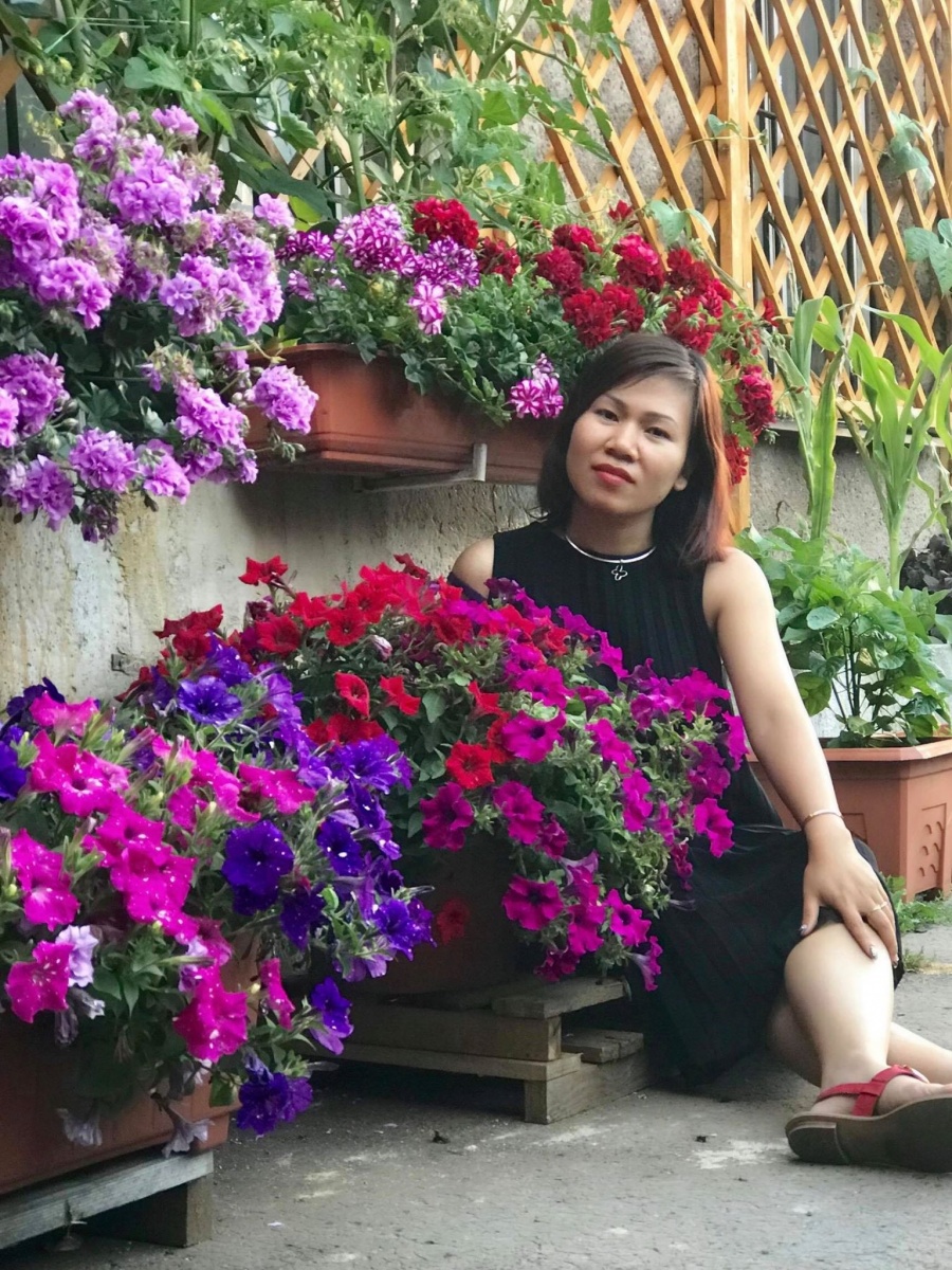 Anh chồng Hà Nội tâm lý tự thiết kế vườn trên sân bê tông cho vợ trồng rau và hoa anh chong ha noi tam ly tu thiet ke vuon tren san be tong cho vo trong rau va hoa 84651