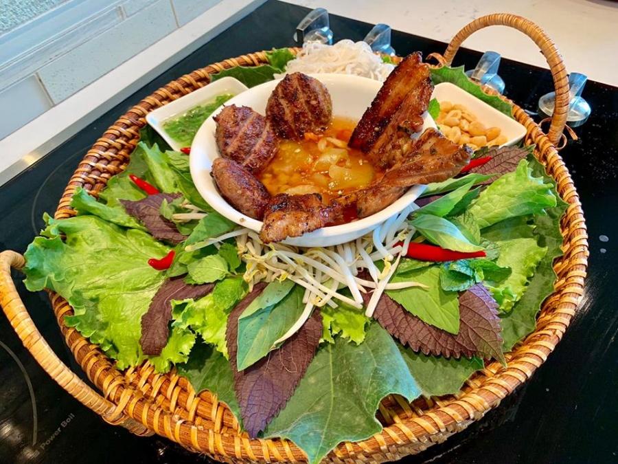 khu vuon 3500m2 cua nguoi dan ong yeu thich lam vuon va nau an cho vo con