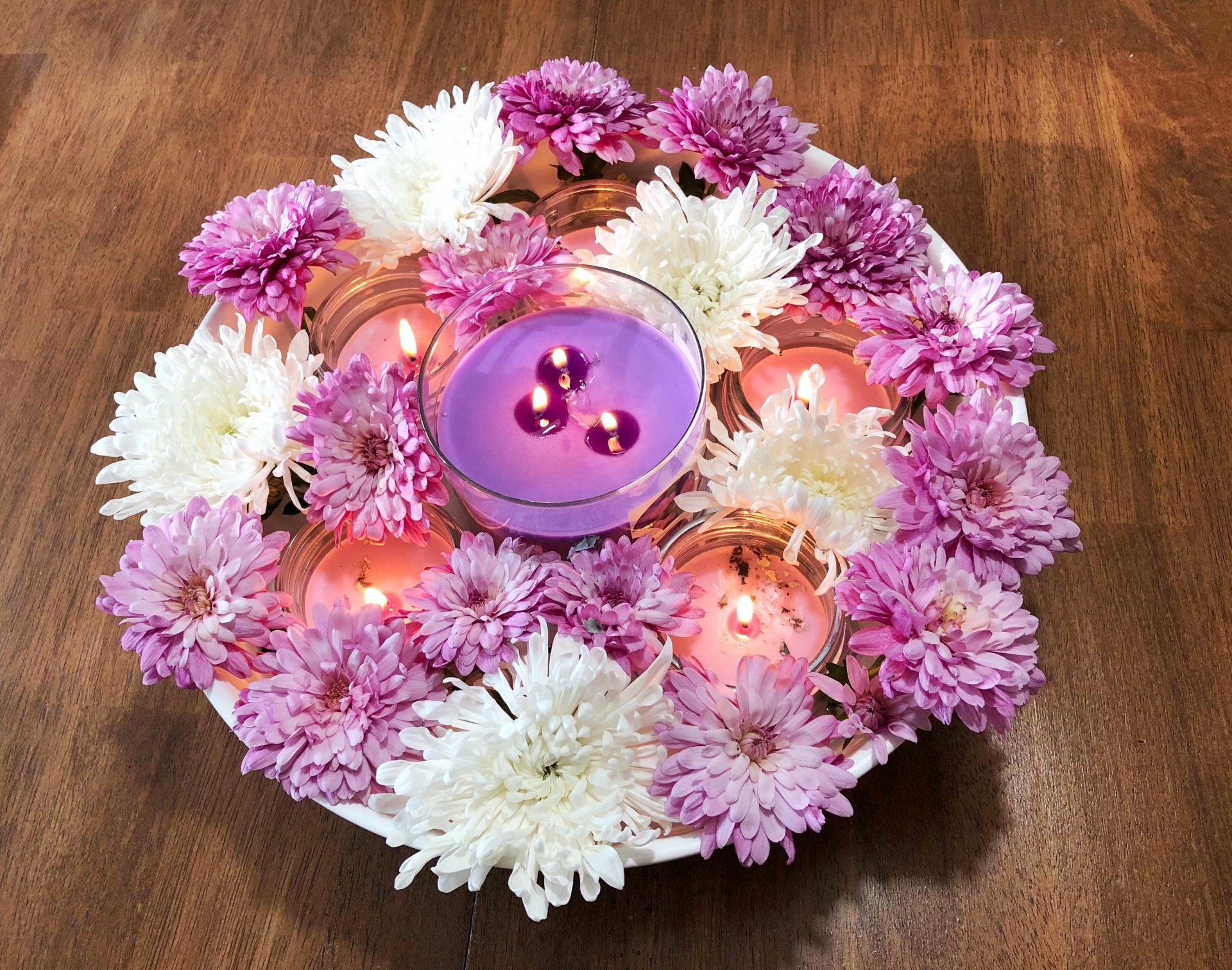 Người phụ nữ Việt ở Mỹ sống an yên trong ngôi nhà vườn có thảm hoa rực rỡ nguoi phu nu viet o my song an yen trong ngoi nha vuon cung tham hoa muon mau tua nhu xu so than tien