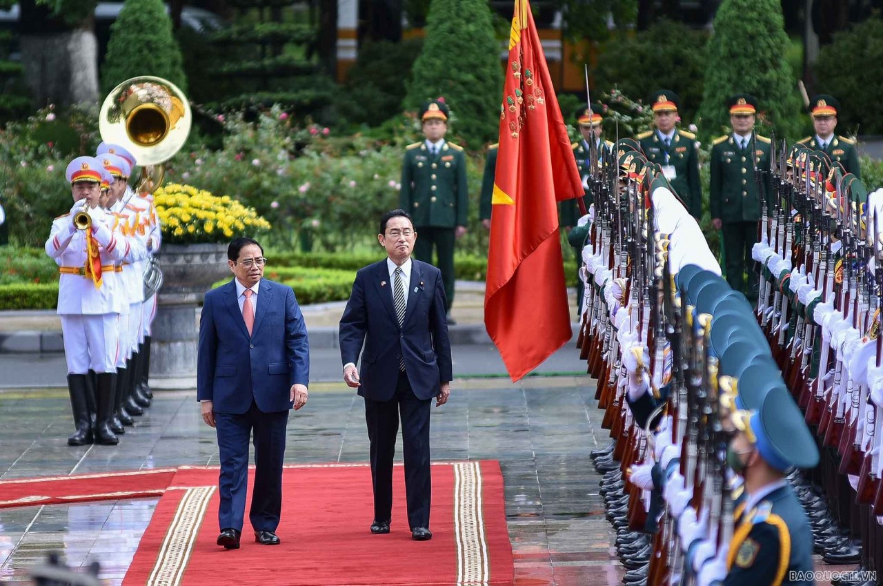 Hai Thủ tướng bày tỏ vui mừng trước sự phát triển vượt bậc của quan hệ Việt Nam-Nhật Bản.
